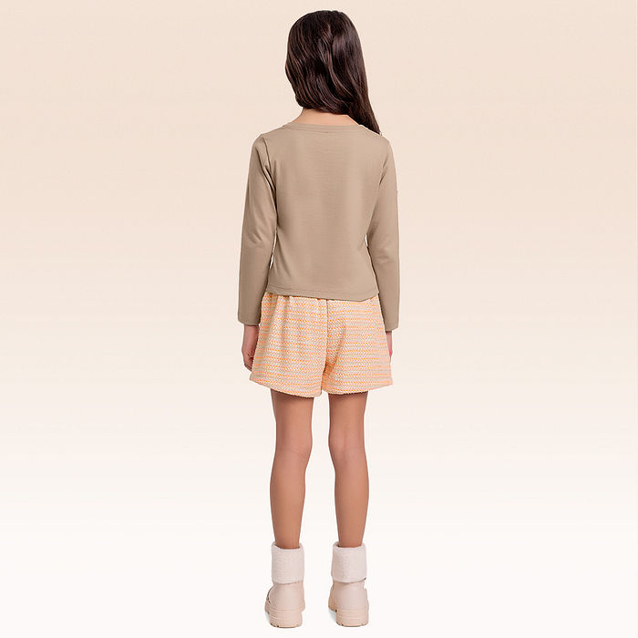 Conjunto blusa manga longa e shorts