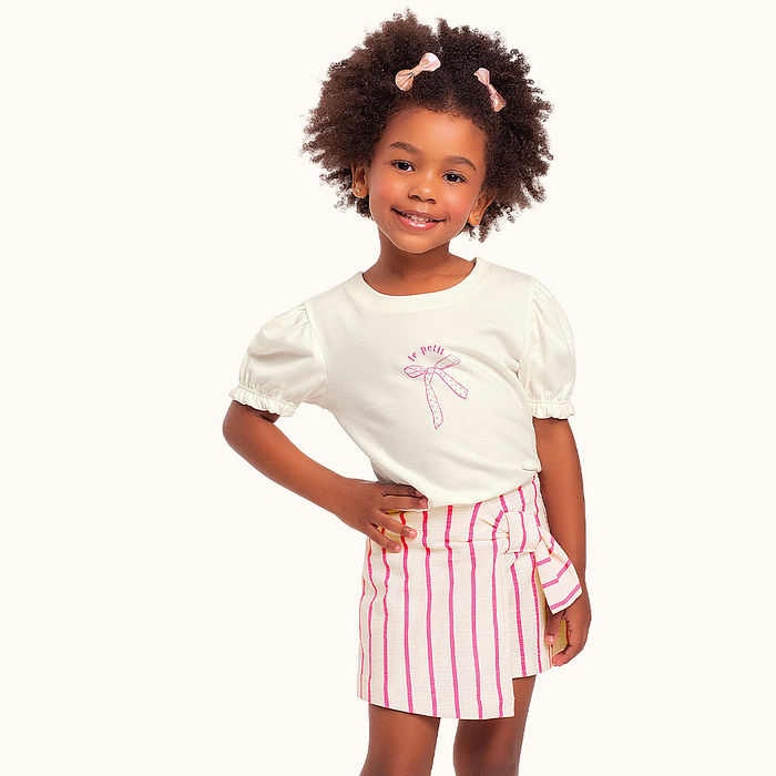 Conjunto verão blusa/short saia com laço decorativo em aplique de strass