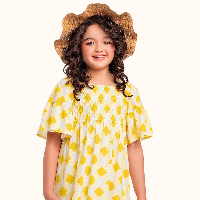 Vestido em malha favo com lastex e detalhe em renda