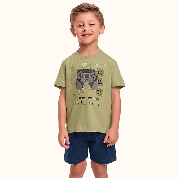 Conjunto camiseta em meia malha e bermuda em moletinho gamer