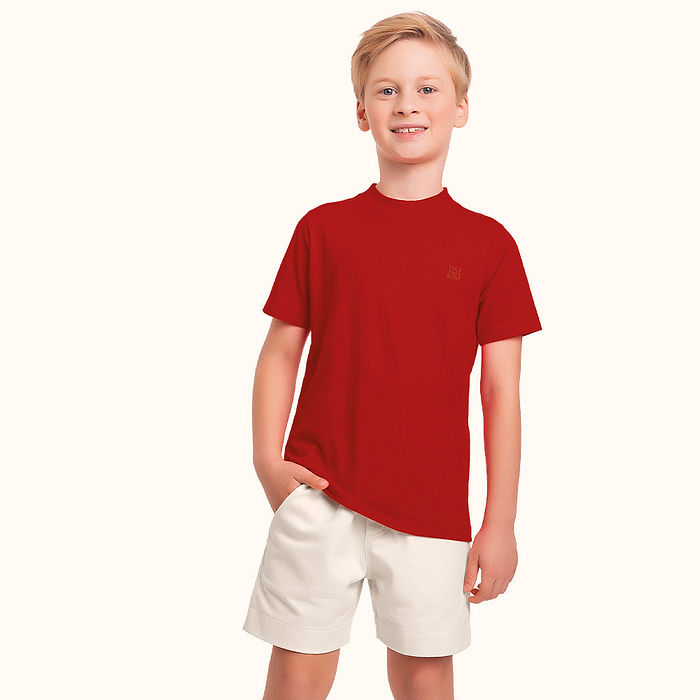 Conjunto camisa em meia malha e bermuda em sarja com bordado