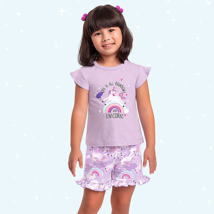 Conjunto pijama blusa e short unicórnio com tinta que brilha no escuro