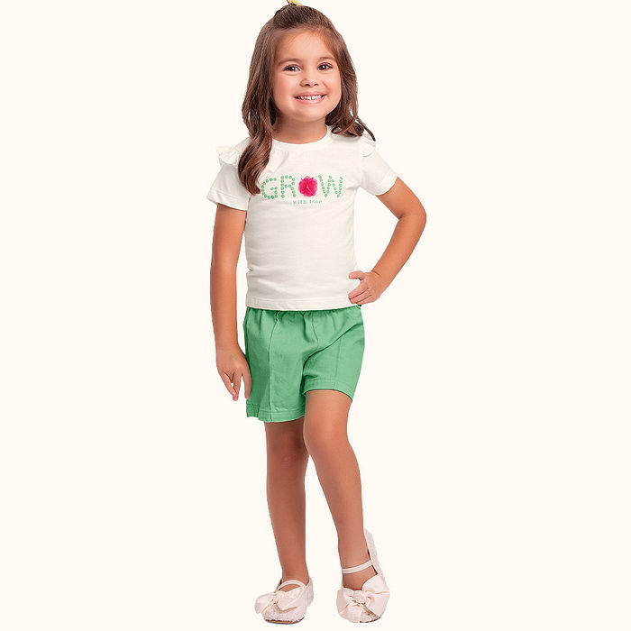 Conjunto blusa em meia malha e short em sarja com aplique decorativo