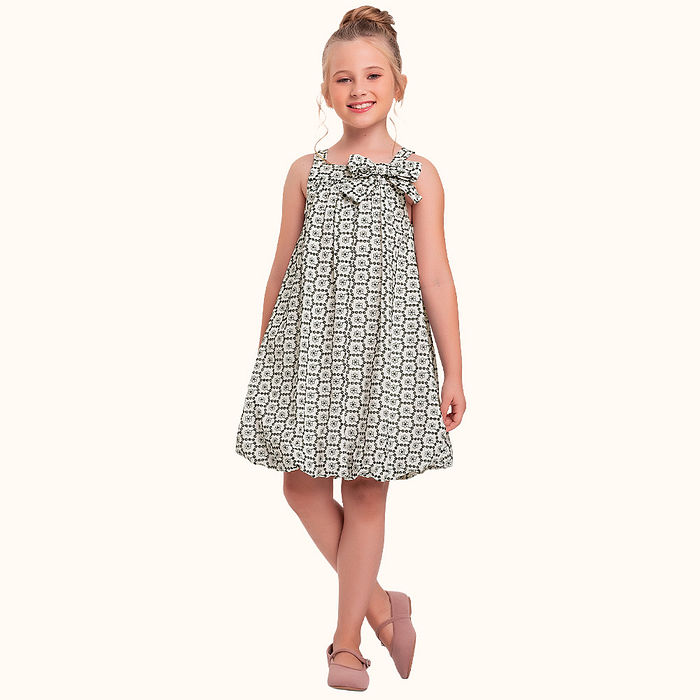 Vestido balone em tecido com laço decorativo