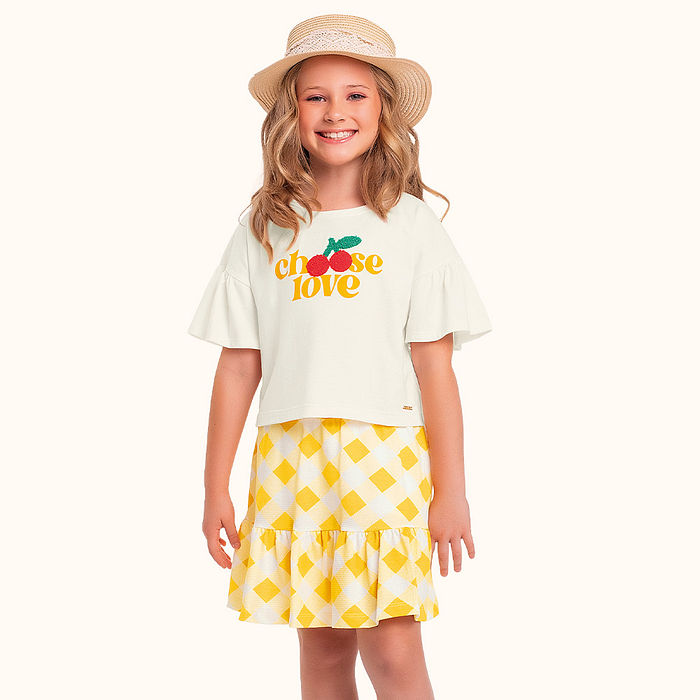 Conjunto blusa em meia malha e short saia em malha favo com bordado