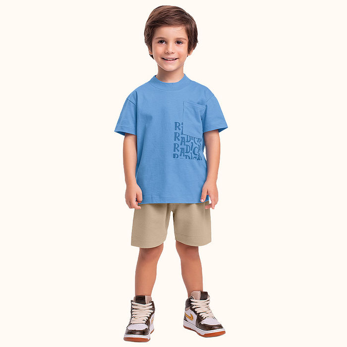 Conjunto camiseta em meia malha com bolso funcional e bermuda em moletinho