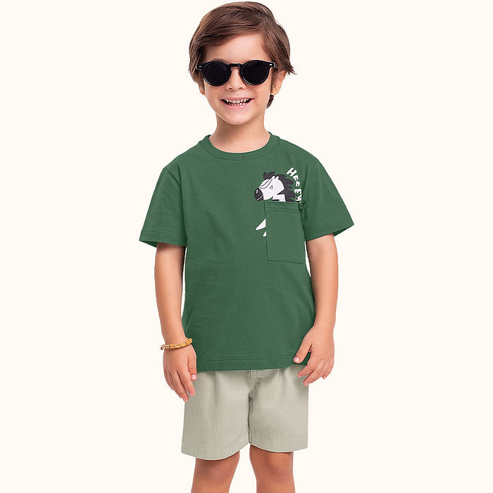 Conjunto camiseta em meia malha com bolso funcional e bermuda em sarja