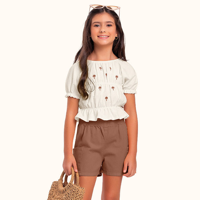 Conjunto blusa em malha florence e short saia em sarja coqueiro com elástico