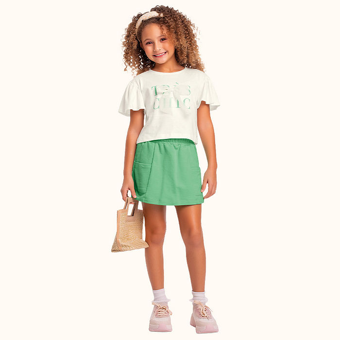 Conjunto blusa em meia malha e short saia em moletinho com laço de tule