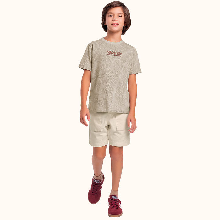 Camiseta em meia malha com relevo em 3d