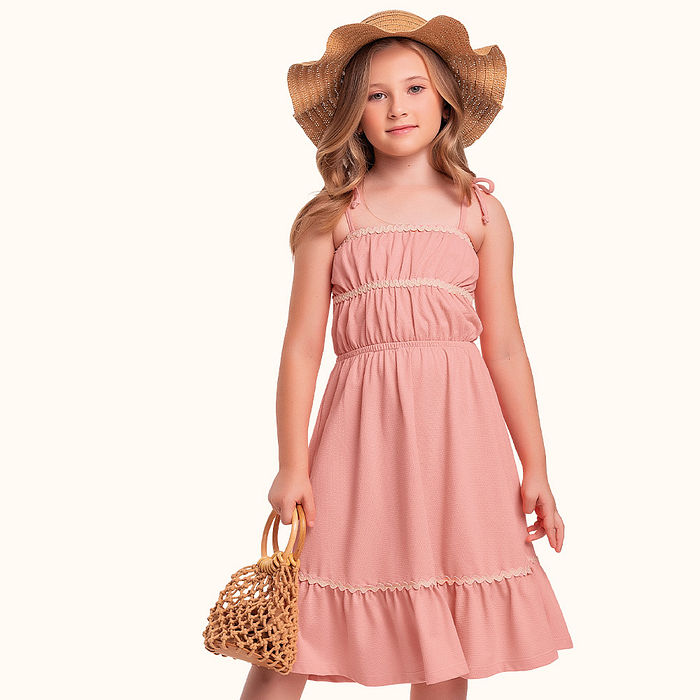 Vestido em malha favo com alça de amarração e detalhe em renda