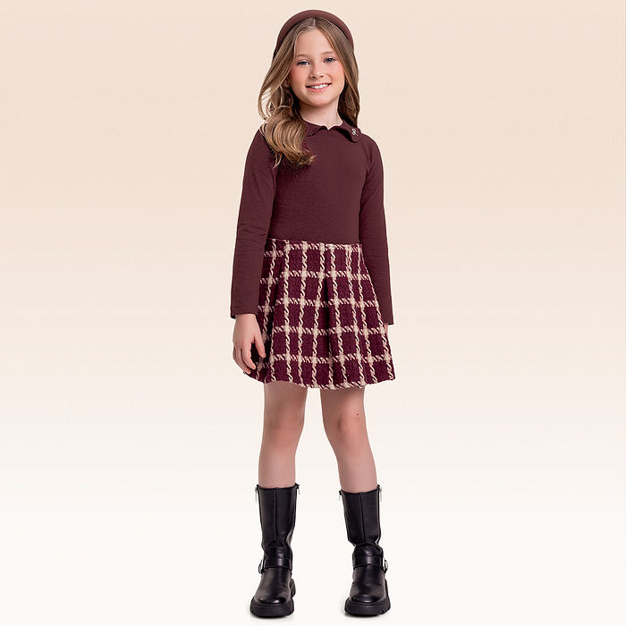 Conjunto blusa manga longa e shorts saia