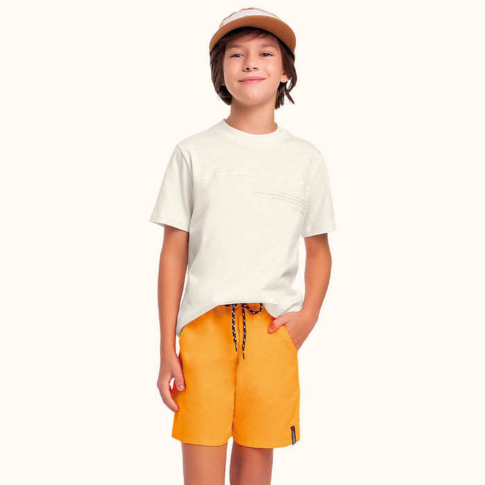 Conjunto camiseta em meia malha e bermuda em microfibra com recorte