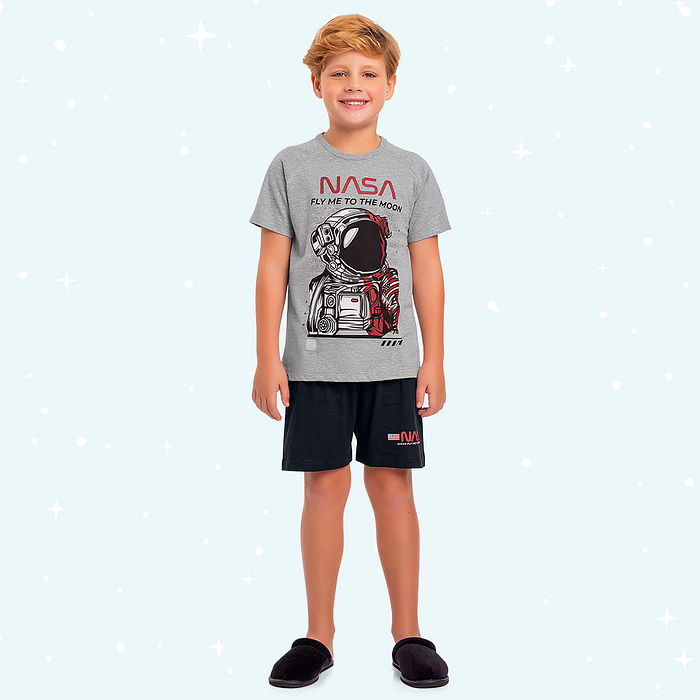Conjunto pijama camiseta e bermuda Nasa brilha no escuro