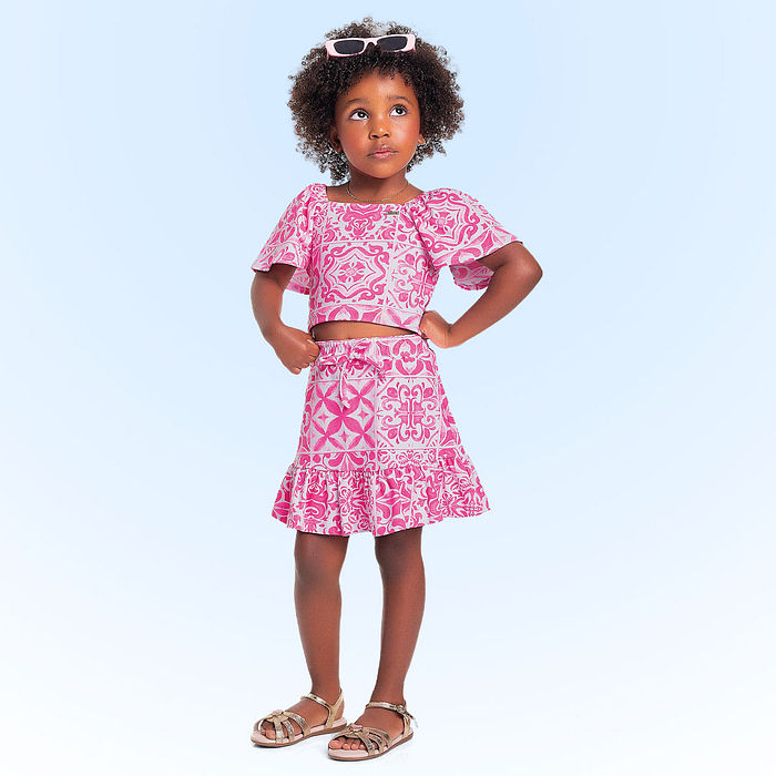 Conjunto blusa e short-saia em cotton leve