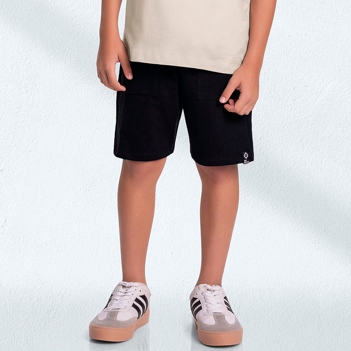 Bermuda em moletinho com bolso e cadarço decorativo