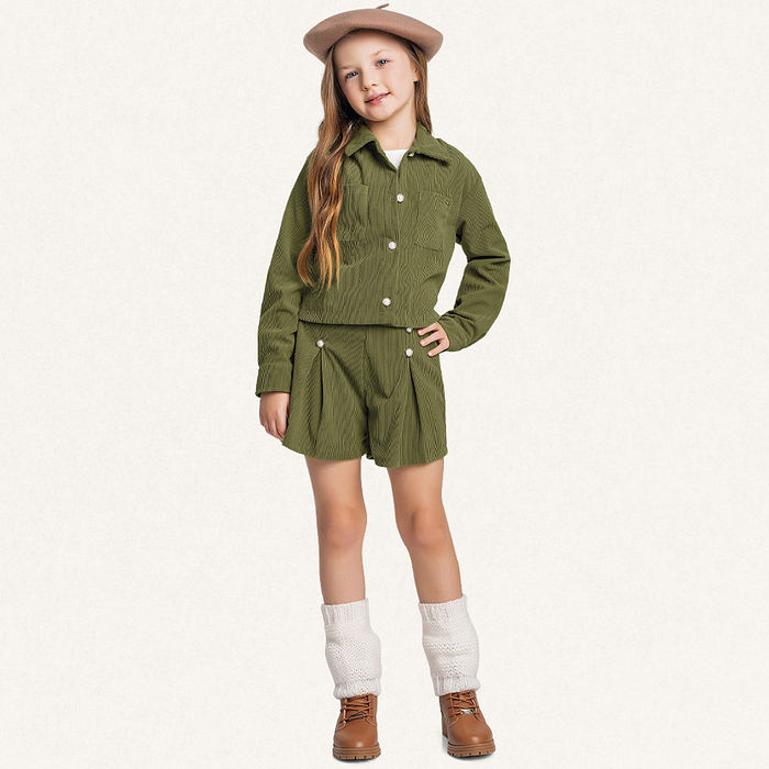 Casaco aberto com botões em veludo cotelê