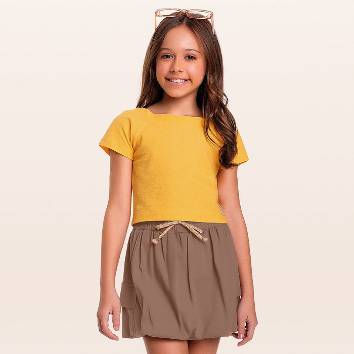 Conjunto blusa e short-saia com bolso