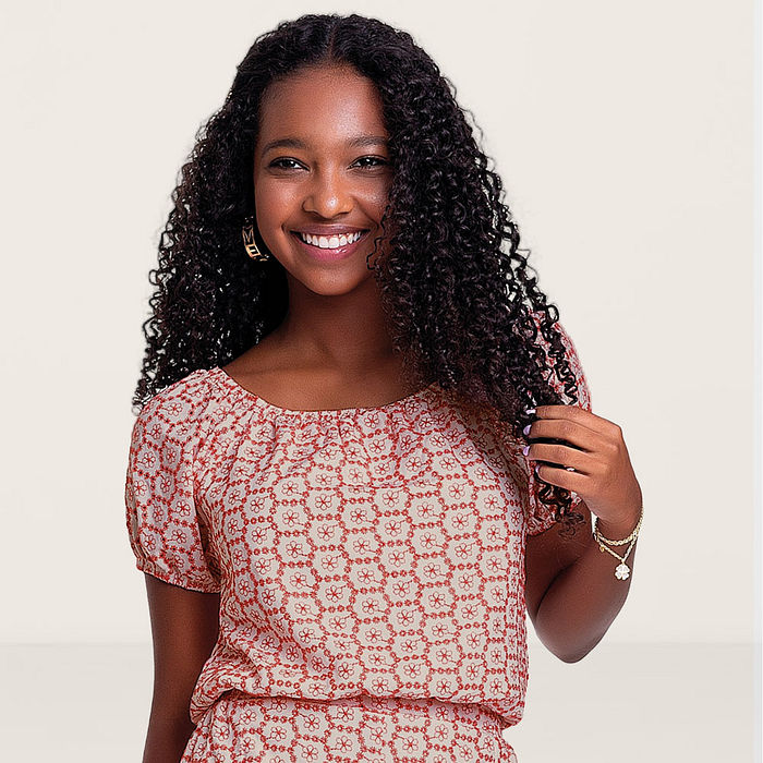 Blusa em tecido bordado viscose flor