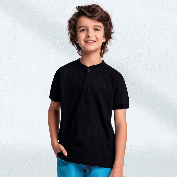 Camisa gola padre com abertura por botão