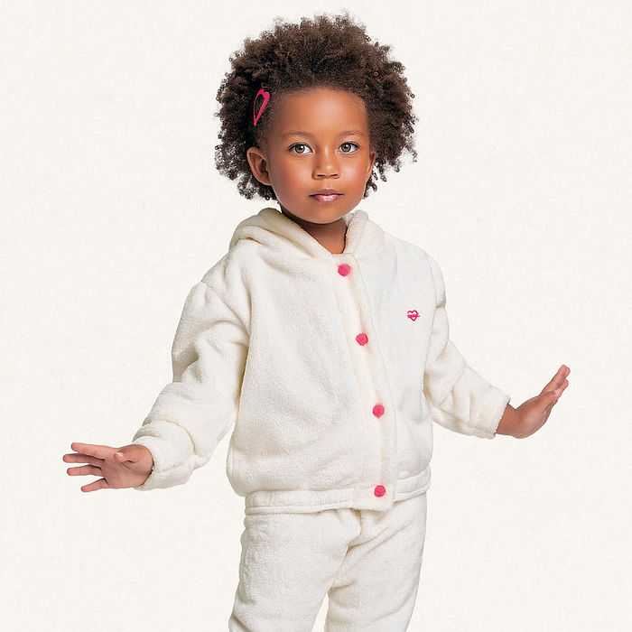 Conjunto casaco aberto com capuz e calça em tecido fleece pompom