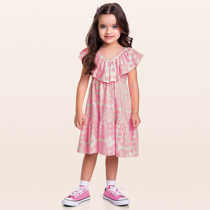 Vestido borboletas no campo