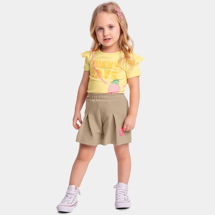 Conjunto blusa de abacaxi e short