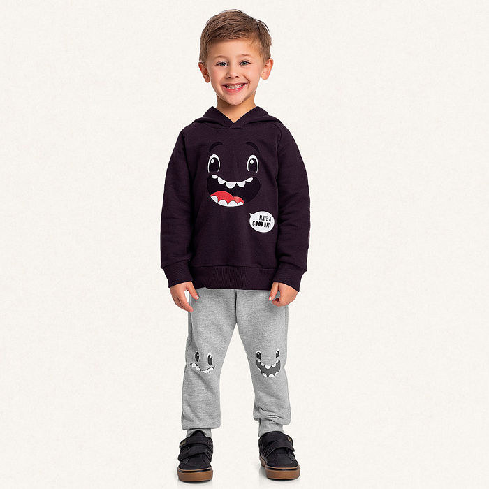 Conjunto blusão com capuz e calça em moletom