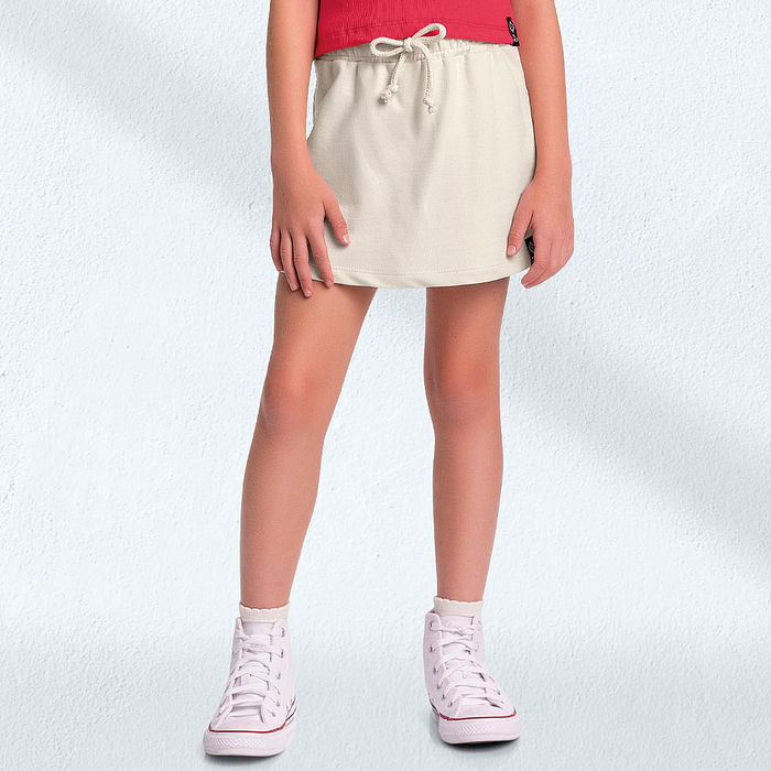 Short-saia em moletinho com cadraço decorativo