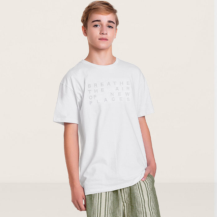 Conjunto camiseta breathe the air e short listrado