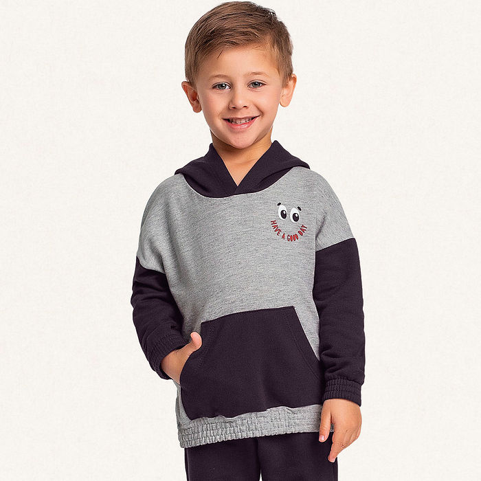 Conjunto blusão com capuz e calça em moletom