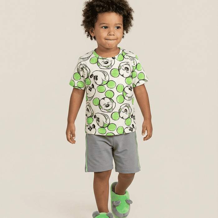 Conjunto camiseta e bermuda personagens