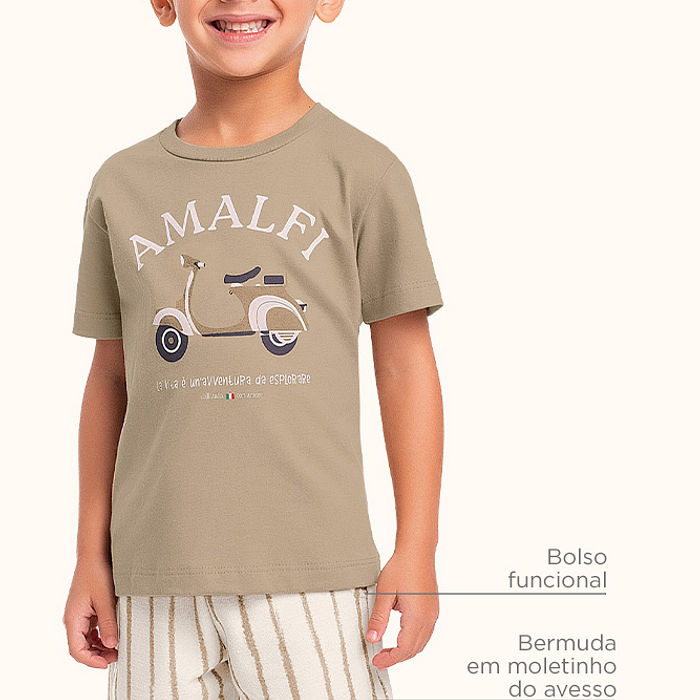 Conjunto camiseta em meia malha e bermuda em moletinho com bolso