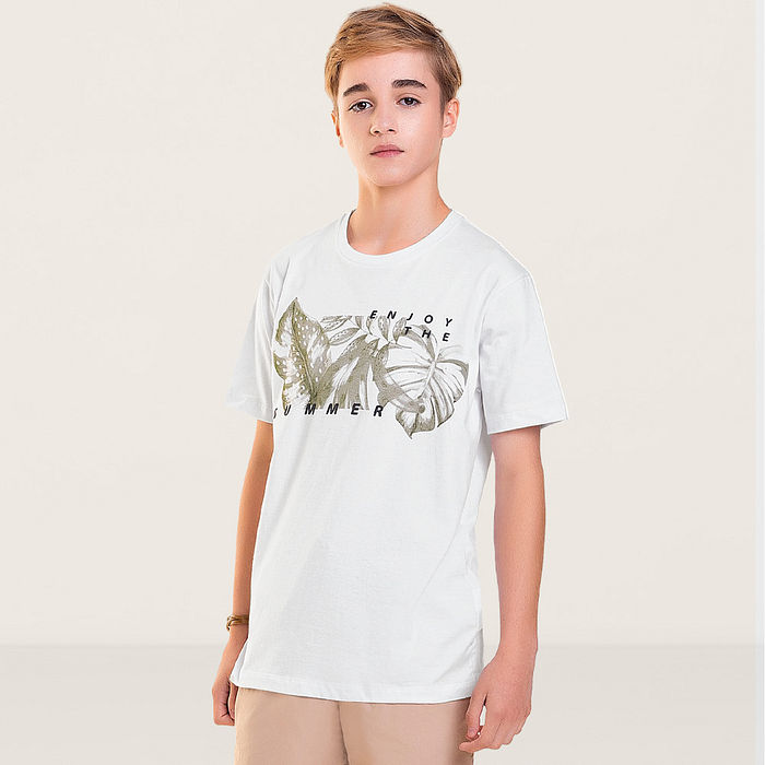 Camiseta em meia malha com tecido em relevo