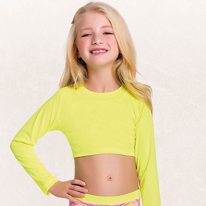 Conjunto blusa manga longa, top e calcinha praia