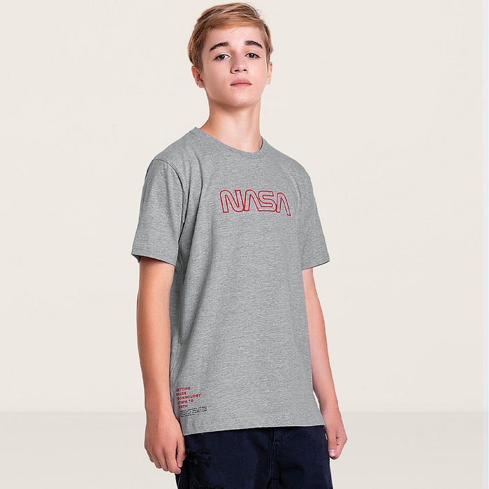 Camiseta em meia malha com estampa nasa