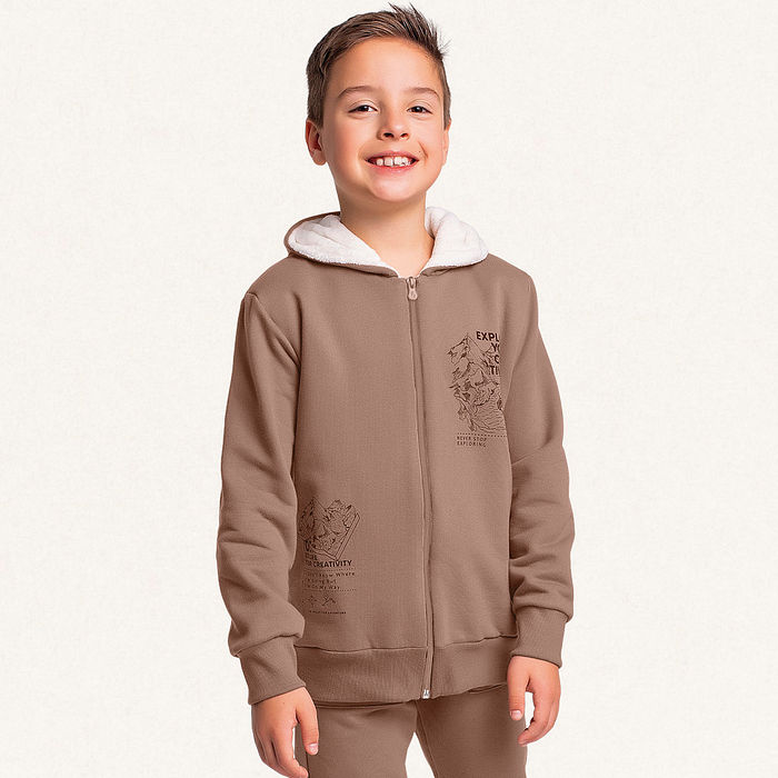 Conjunto jaqueta com capuz e corpo forrado em fleece e calça em moletom