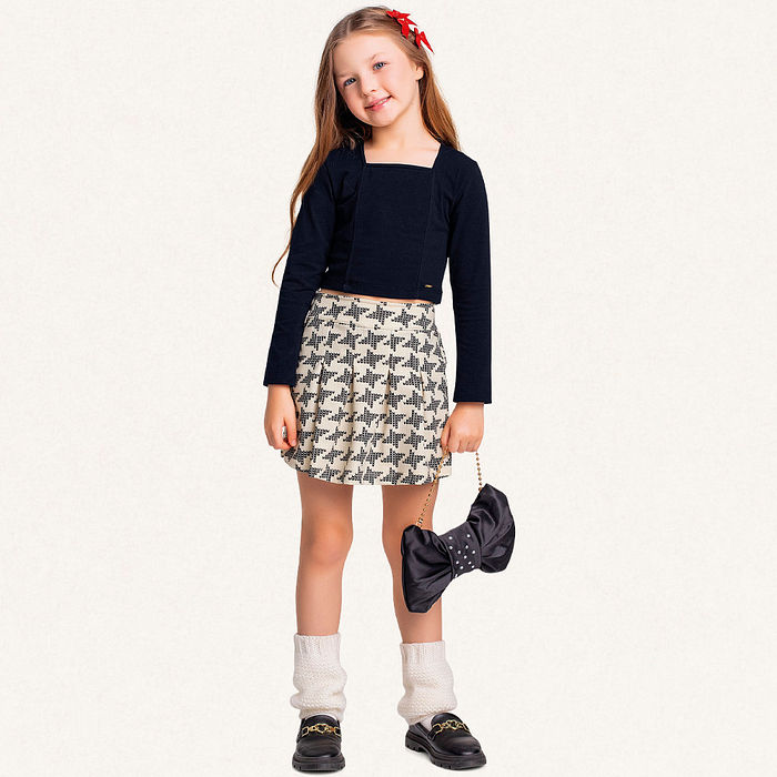 Conjunto blusa manga longa em cotton e short-saia em moletinho