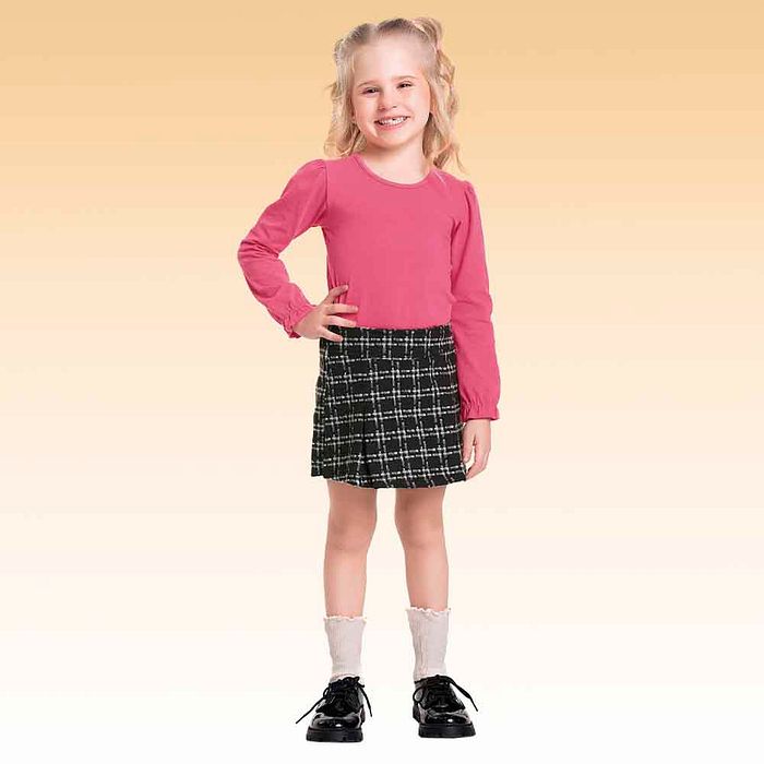 Conjunto blusa manga longa em cotton e short-saia em tecido tweed