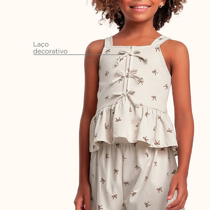 Conjunto blusa/short em malha favo laços