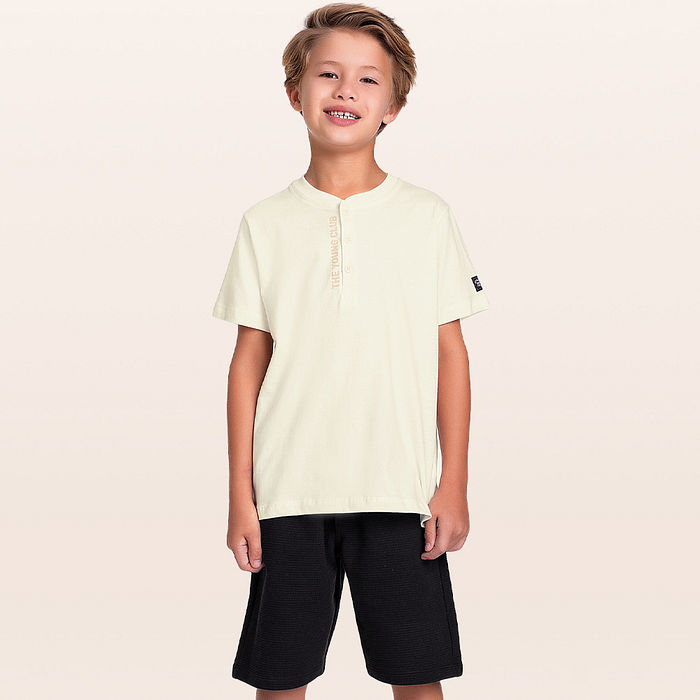 Conjunto camiseta com botões e bermuda férias