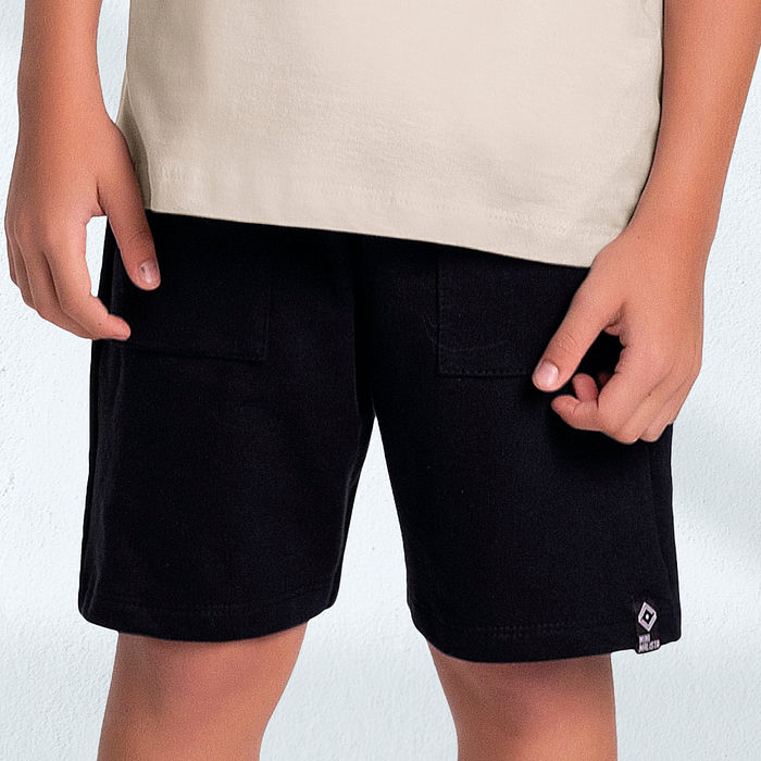 Bermuda em moletinho com bolso e cadarço decorativo