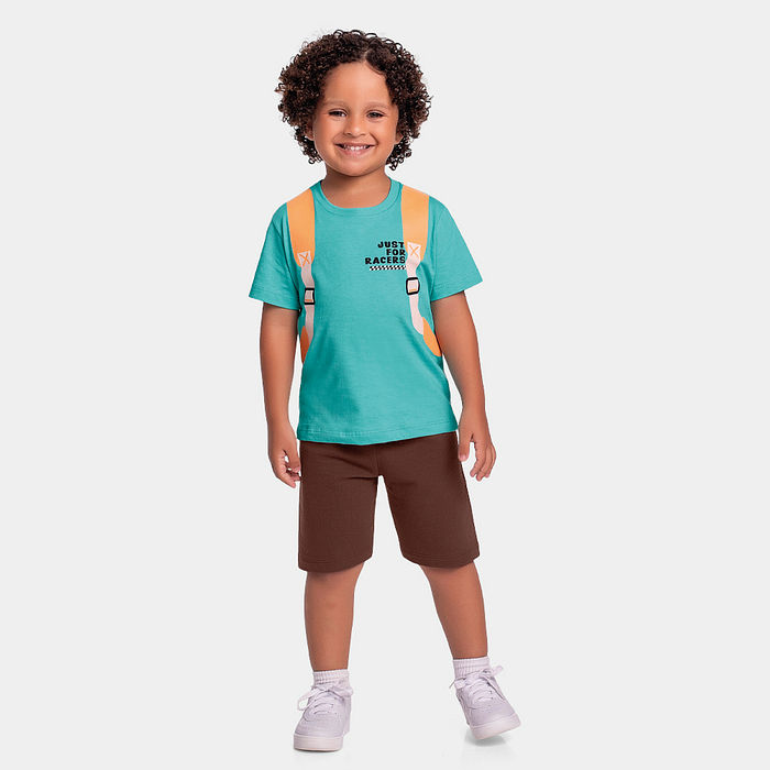 Conjunto camiseta estampa de mochila e bermuda em moletinho