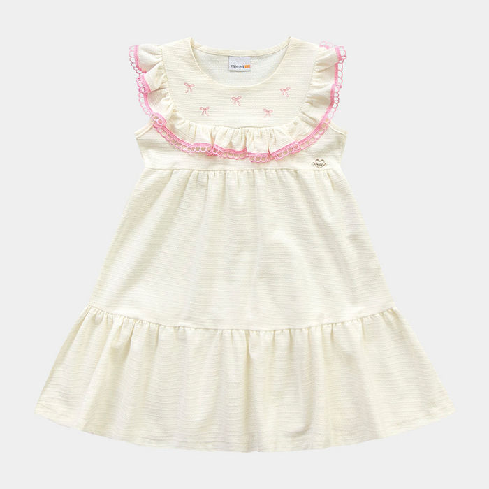 Vestido com babado em renda