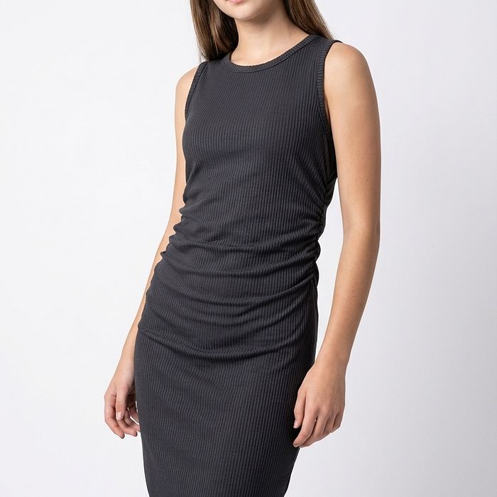 Vestido em malha candy com franzido lateral