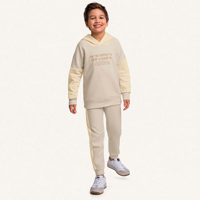 Conjunto blusão com capuz e calça em moletom recorte