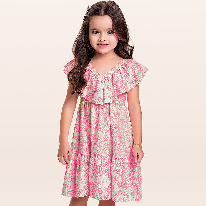 Vestido borboletas no campo