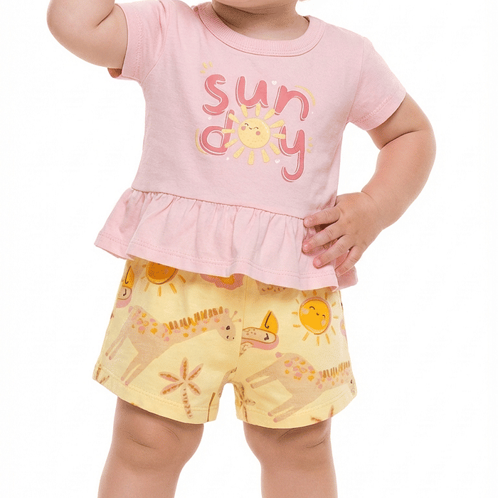 Conjunto blusa em meia malha e short em suedine