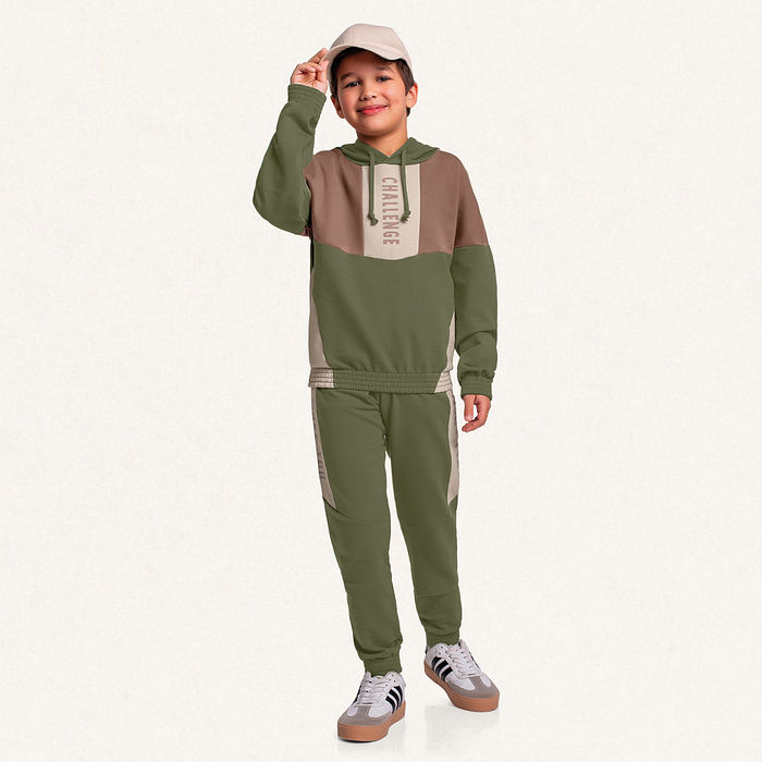 Conjunto blusão com capuz e calça em moletom recortes