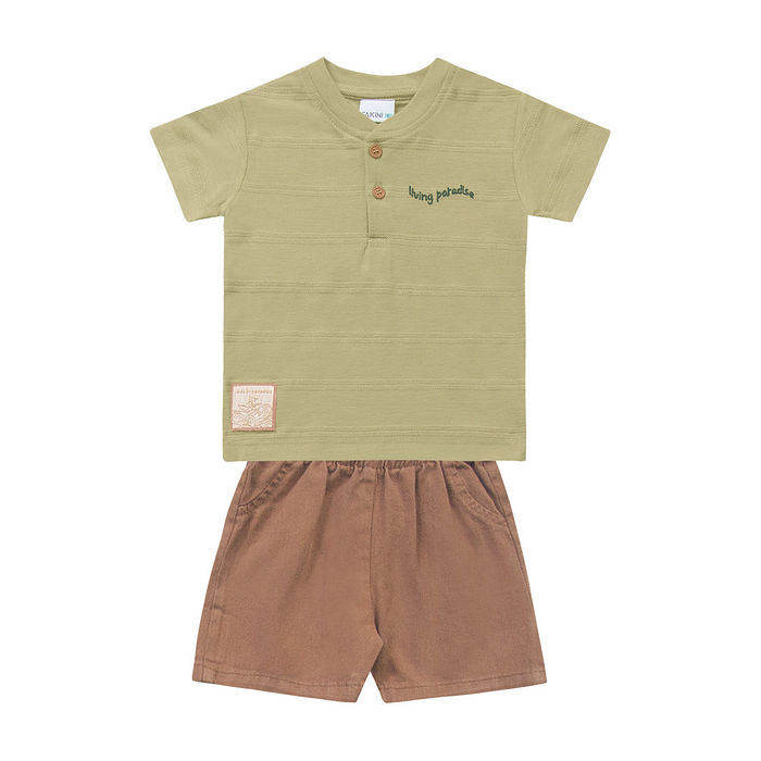 Conjunto camiseta em malha textura corrente e bermuda em sarja